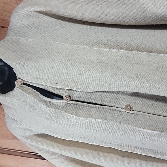 New Peruvian Wool Poncho/Cape w/ Built In Scarves - Picture 2 of 12